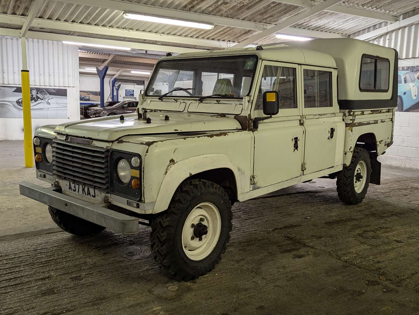 <p>1984 LAND ROVER 110 V8</p>