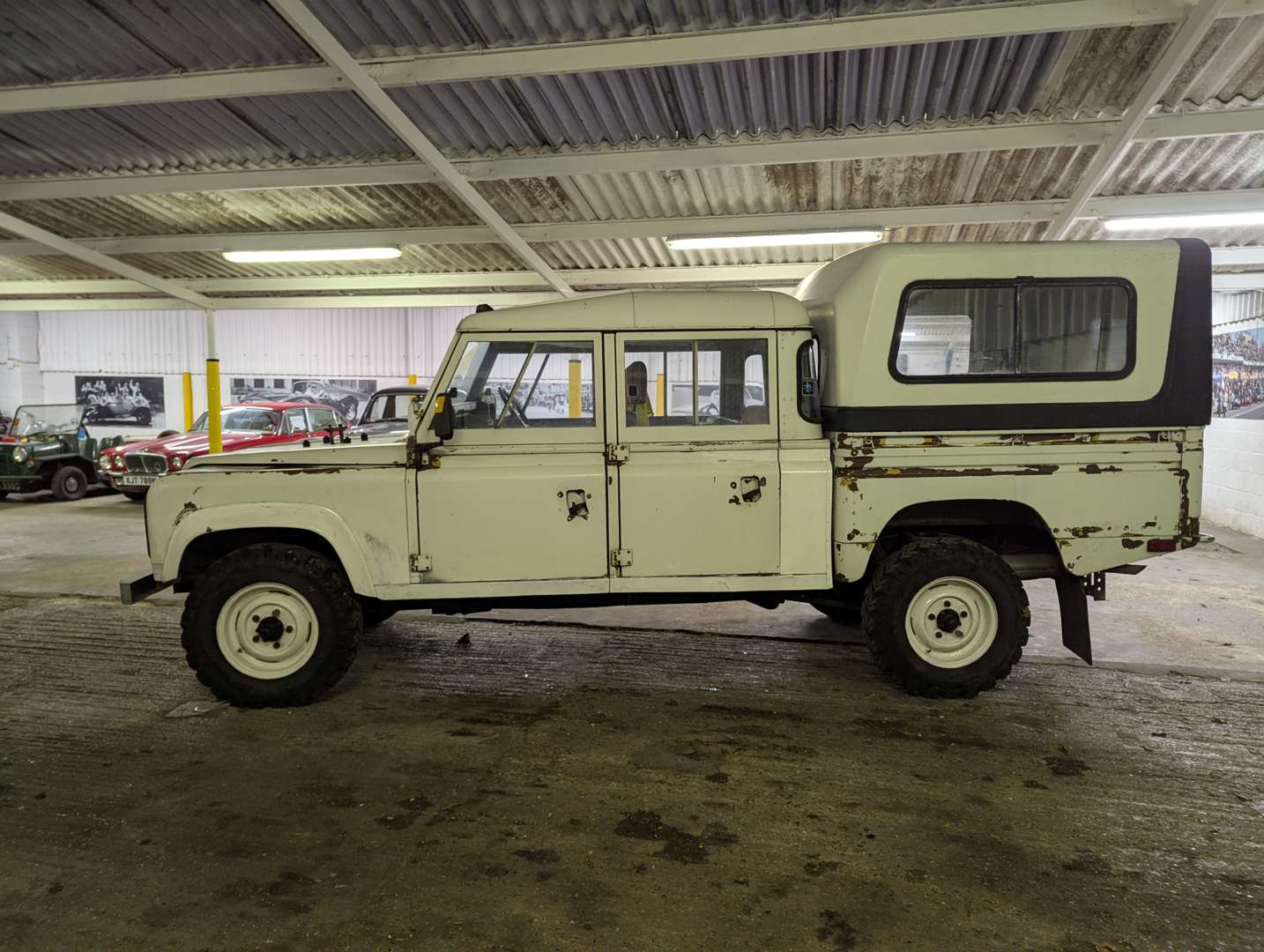 <p>1984 LAND ROVER 110 V8</p>