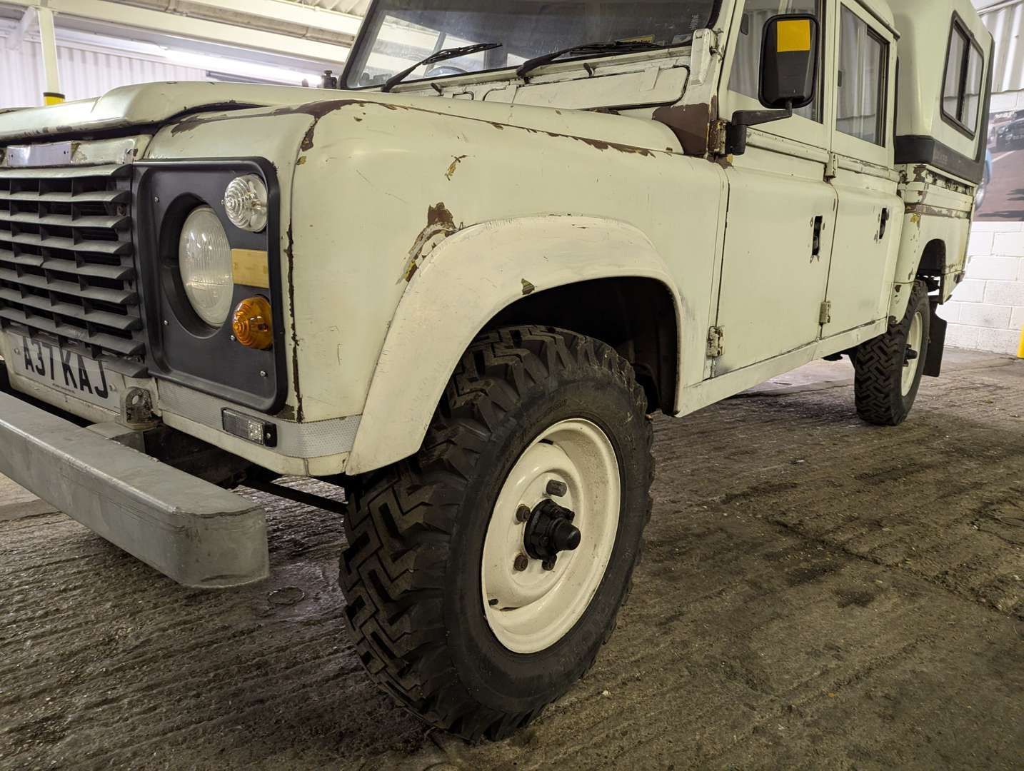 <p>1984 LAND ROVER 110 V8</p>