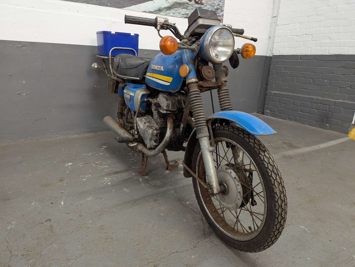 <p>1979 HONDA CD185</p>