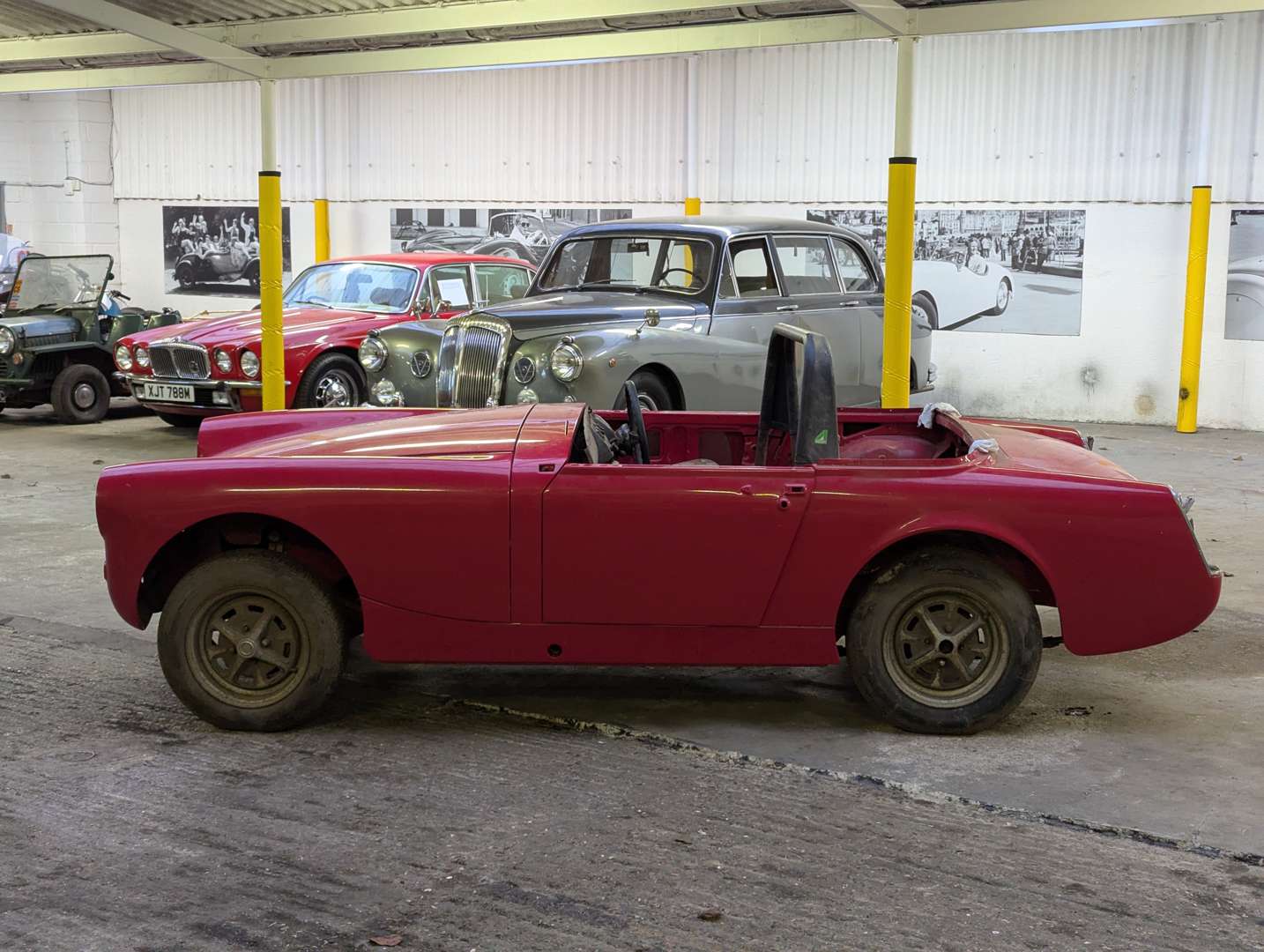 <p>1972 MG MIDGET RWA</p>