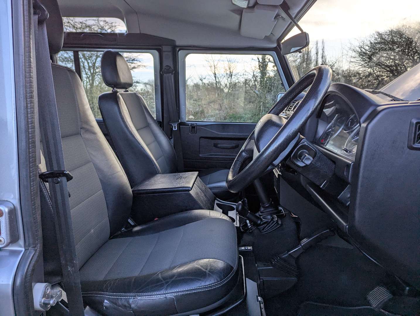 <p>2012 LAND ROVER DEFENDER 110 XS TD D/C</p>