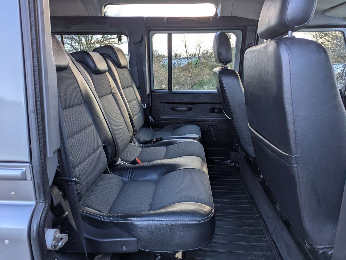 <p>2012 LAND ROVER DEFENDER 110 XS TD D/C</p>