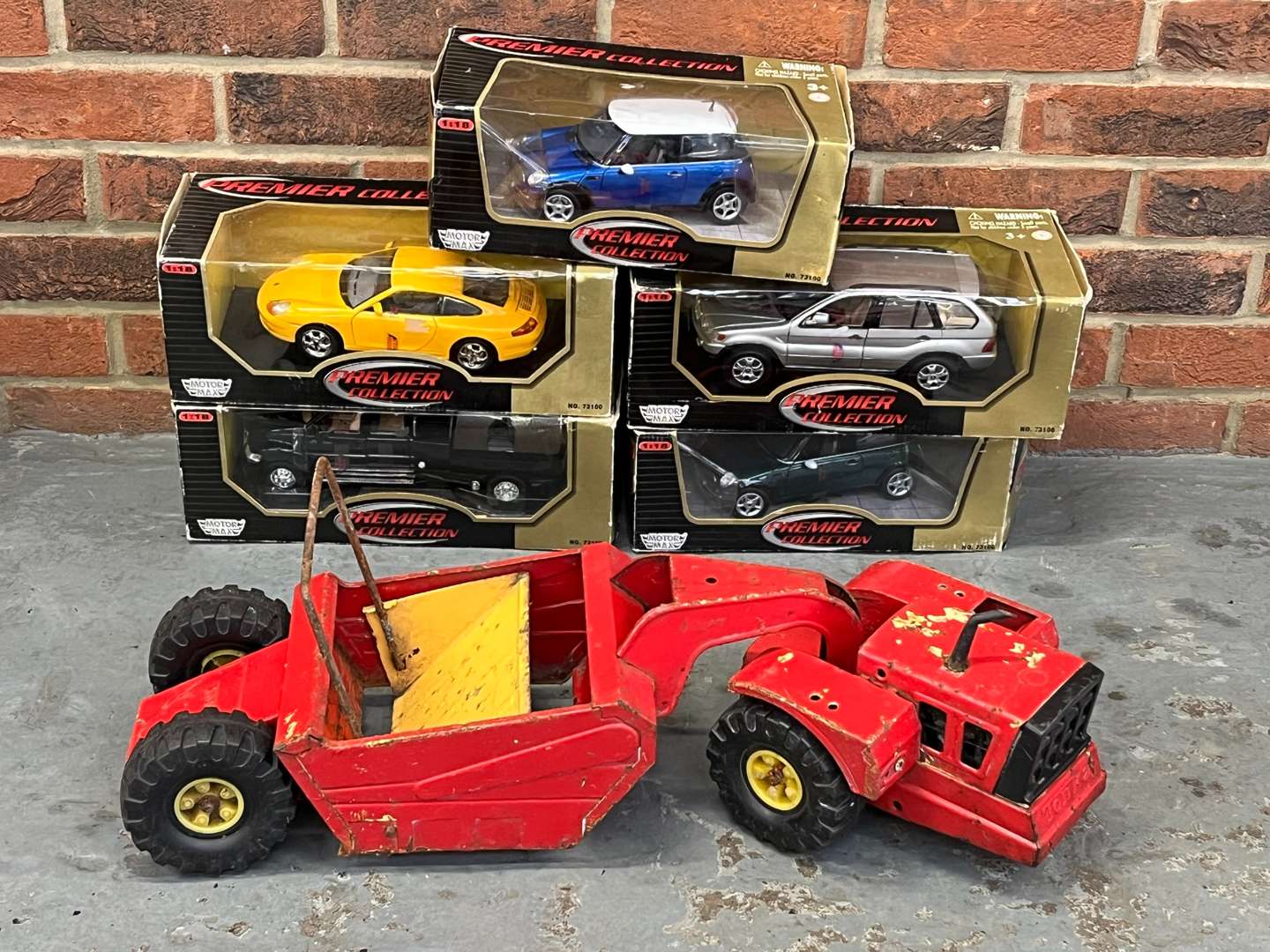 <p>Five Boxed Premier Collection Cars and Tonka Truck (6)</p>