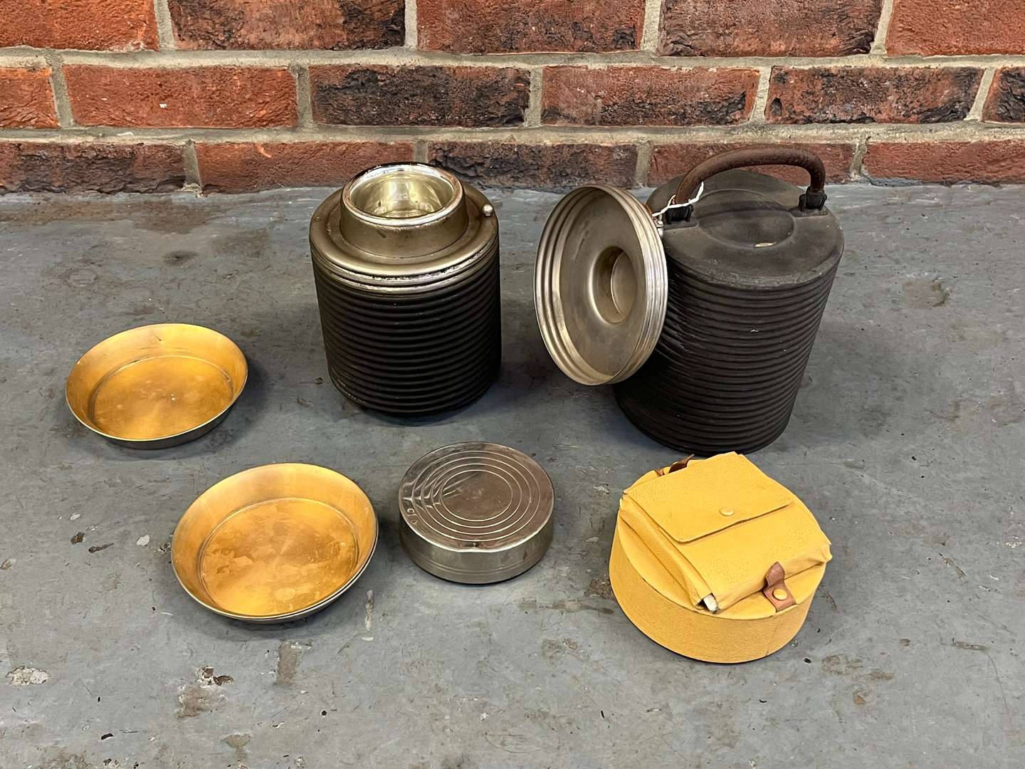 <p>Vintage Portable Canteen Set</p>