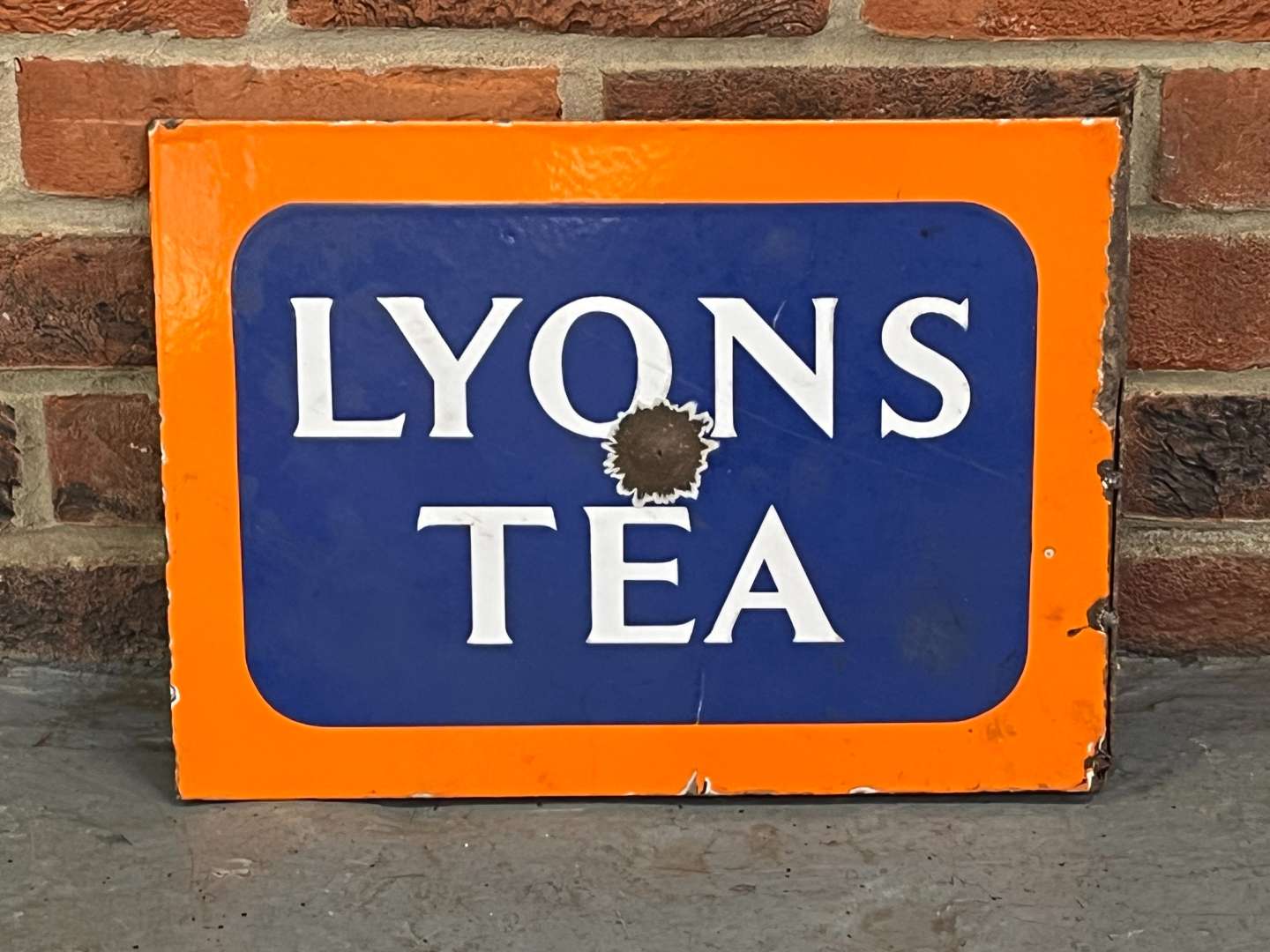 <p>Lyons Tea Enamel Flange Sign&nbsp;</p>