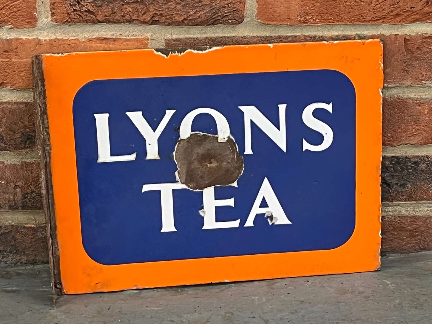 <p>Lyons Tea Enamel Flange Sign&nbsp;</p>