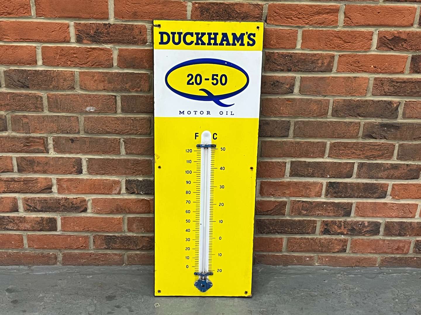 <p>Duckhams Q20-50 Motor Oils Enamel Thermometer&nbsp;</p>