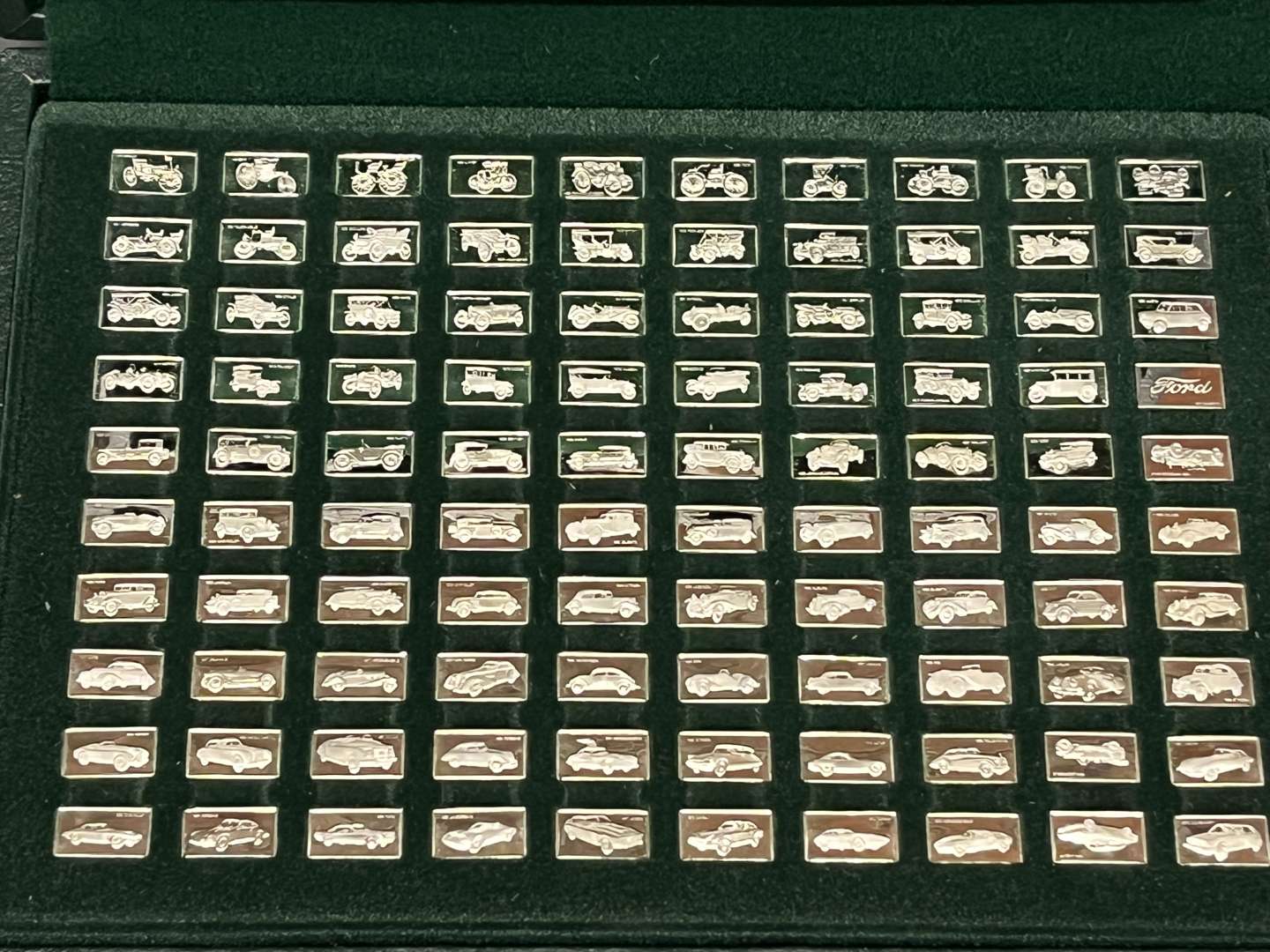 <p>100 Greatest Cars Cased Silver Miniature Ingots</p>