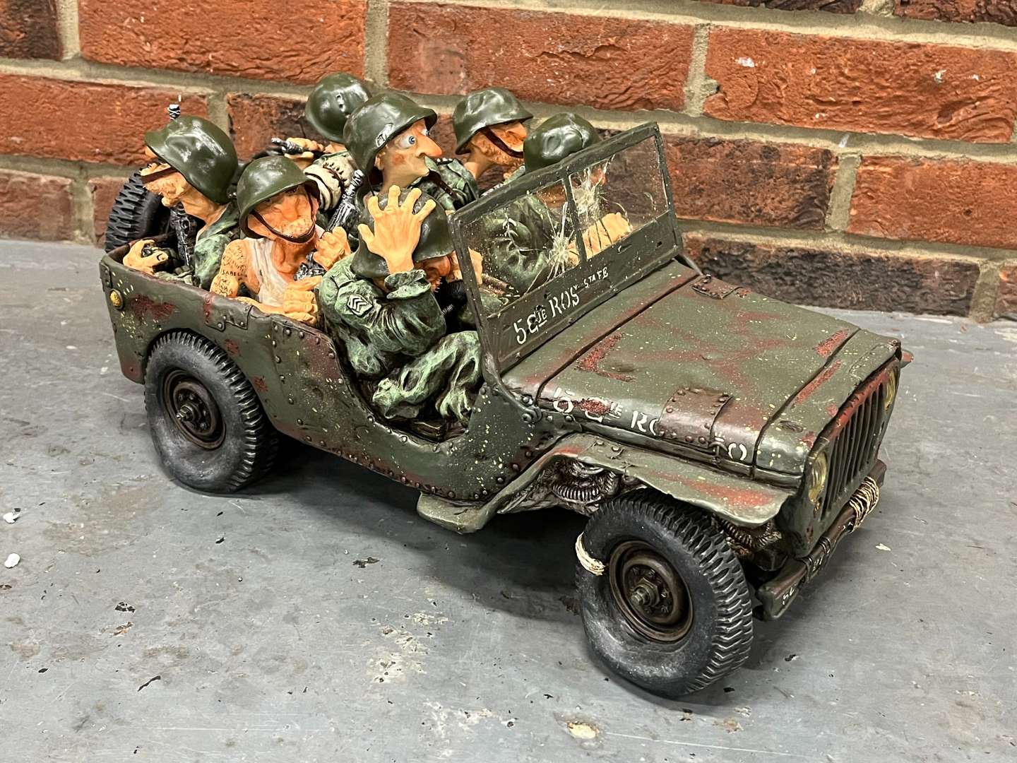 <p>Boxed Guillermo Forchina “Jeep Militaire” Model</p>