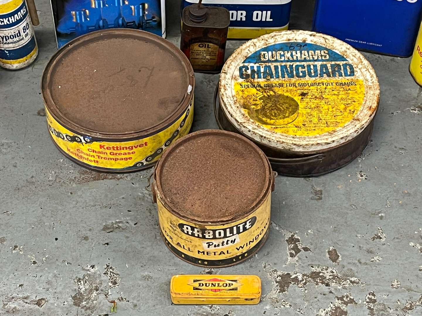 <p>Mixed Lot Oil Cans Etc</p>