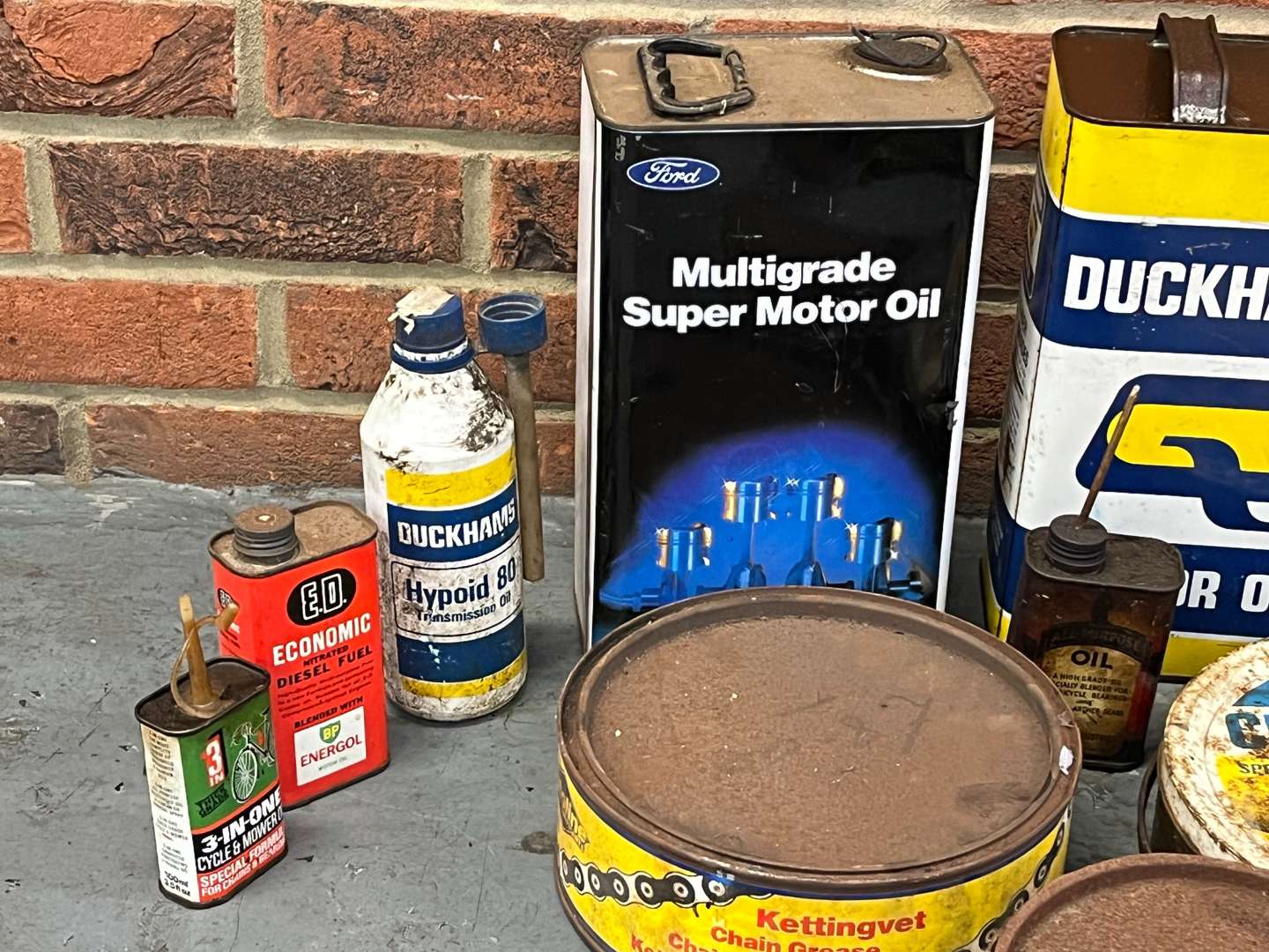 <p>Mixed Lot Oil Cans Etc</p>