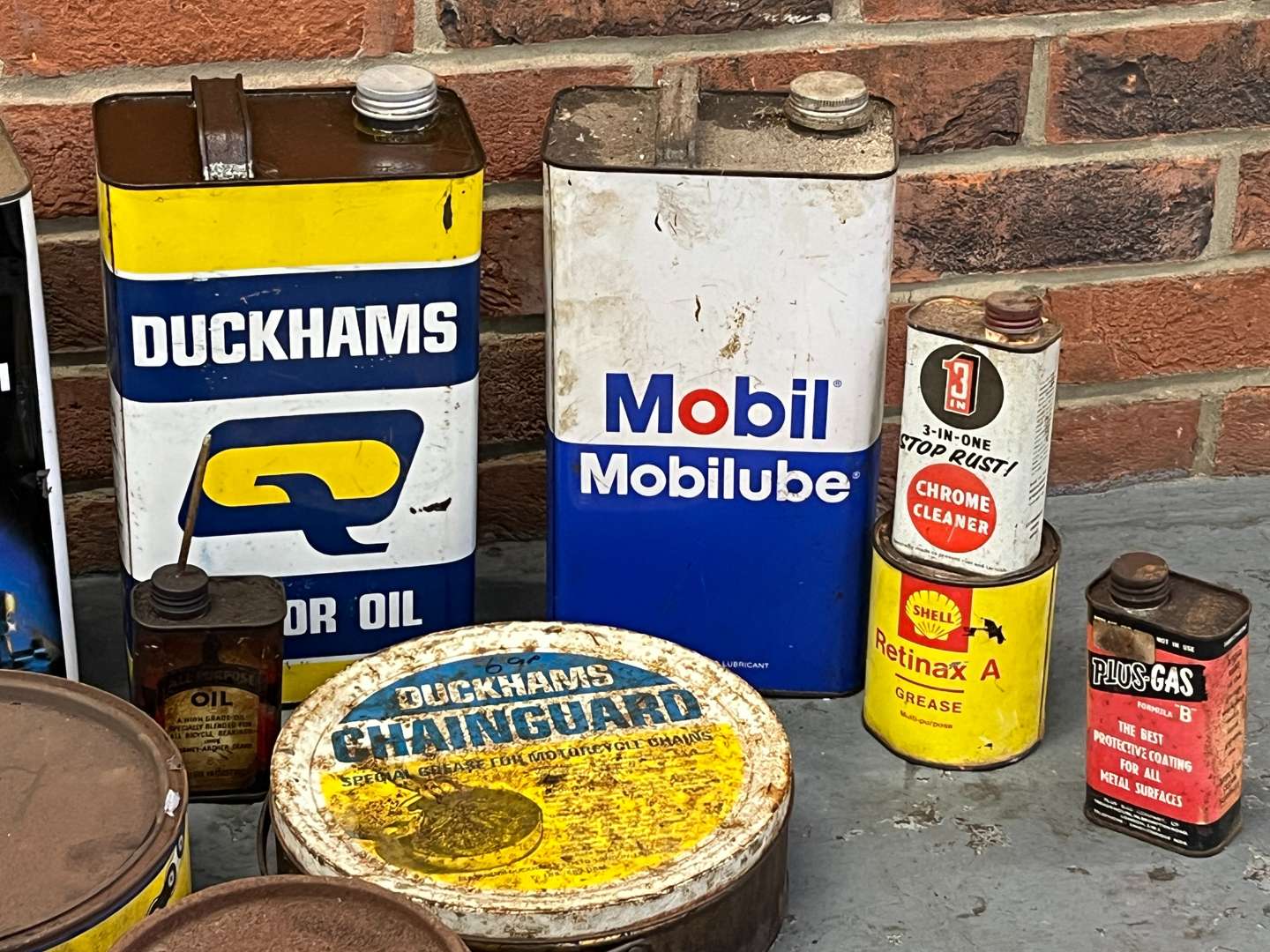 <p>Mixed Lot Oil Cans Etc</p>