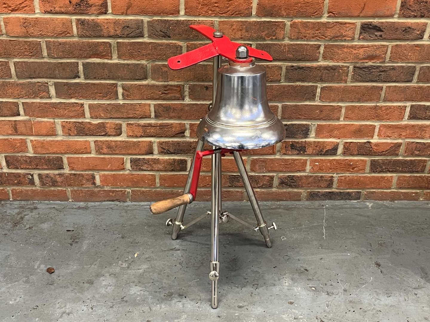 <p>Vintage Fire Engine Bell&nbsp;</p>