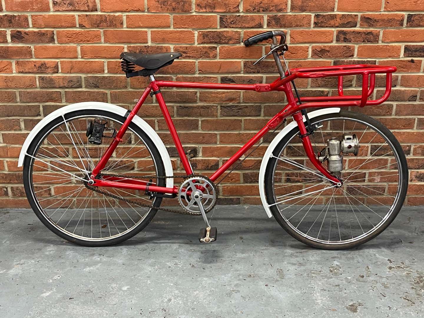 <p>Vintage Post Office Bicycle&nbsp;</p>