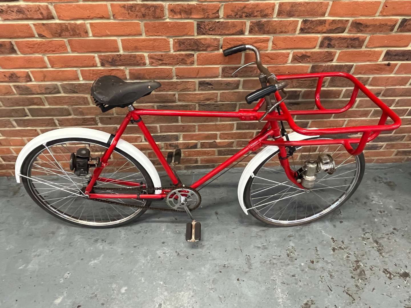 <p>Vintage Post Office Bicycle&nbsp;</p>