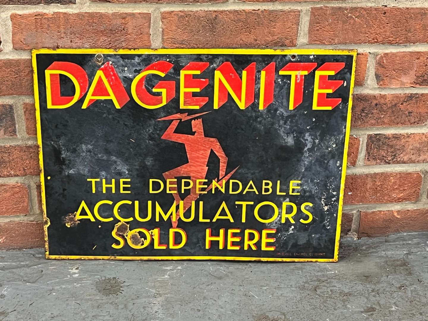 <p>Dagenite Batteries Enamel Sign</p>