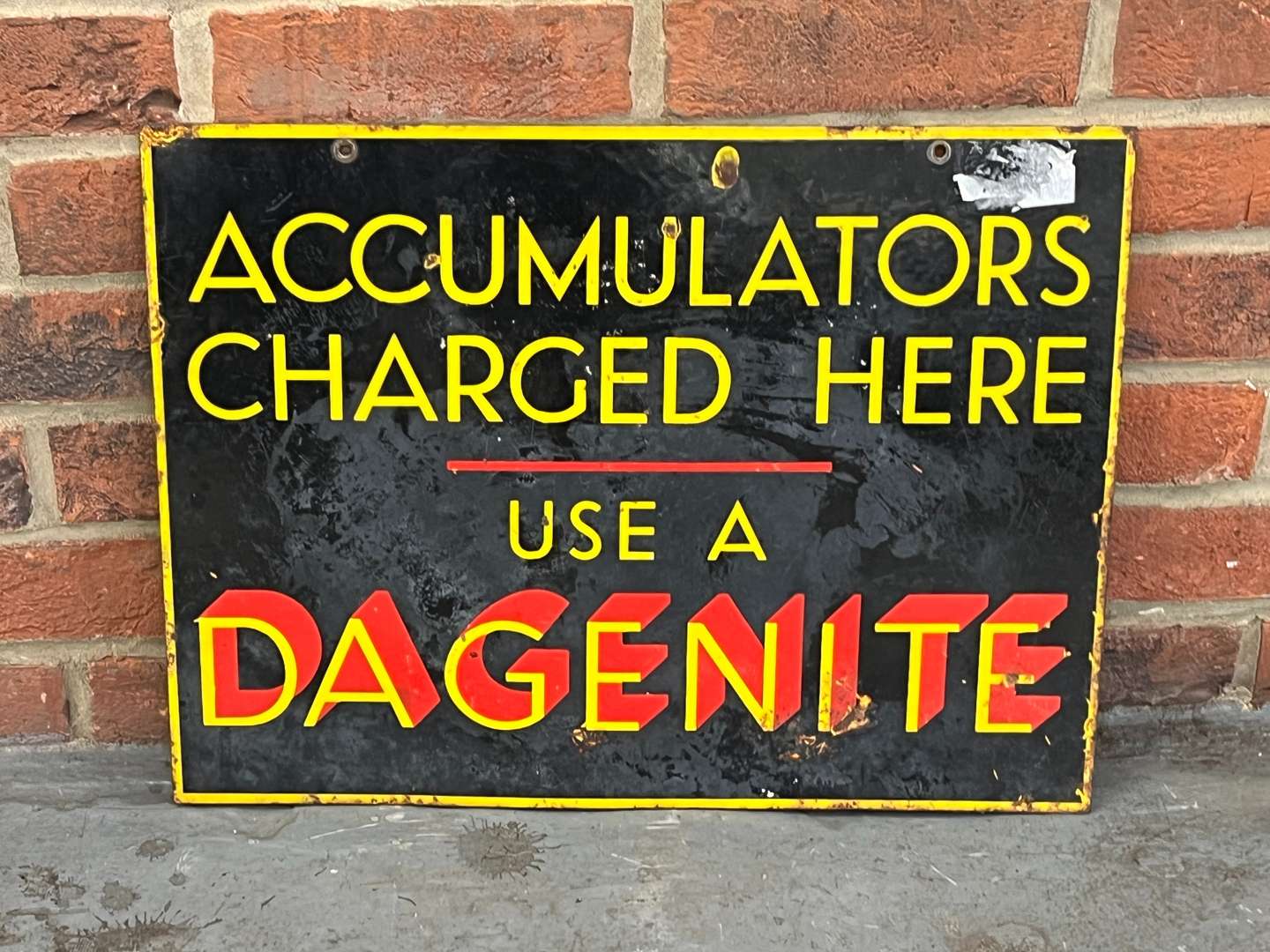 <p>Dagenite Batteries Enamel Sign</p>