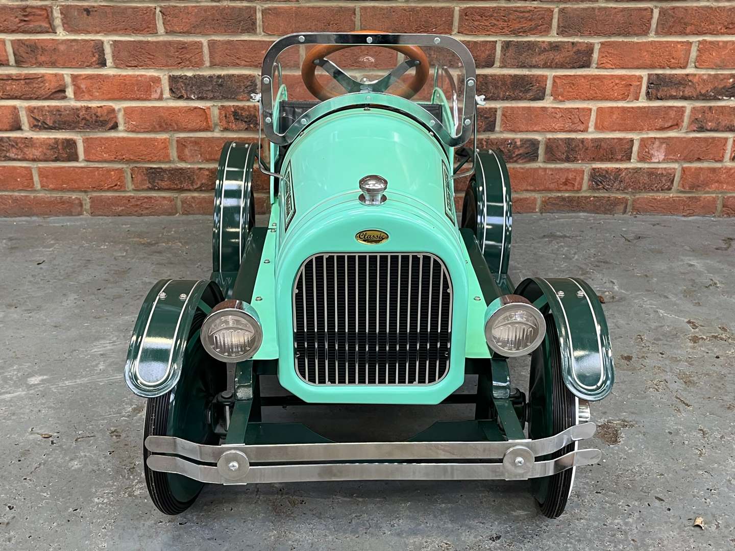 <p>Station Wagon Tin Plate Childs Pedal Car</p>