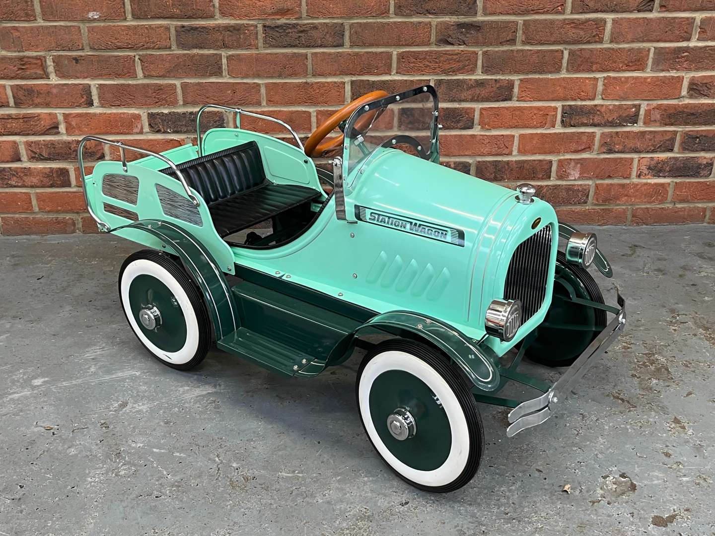 <p>Station Wagon Tin Plate Childs Pedal Car</p>