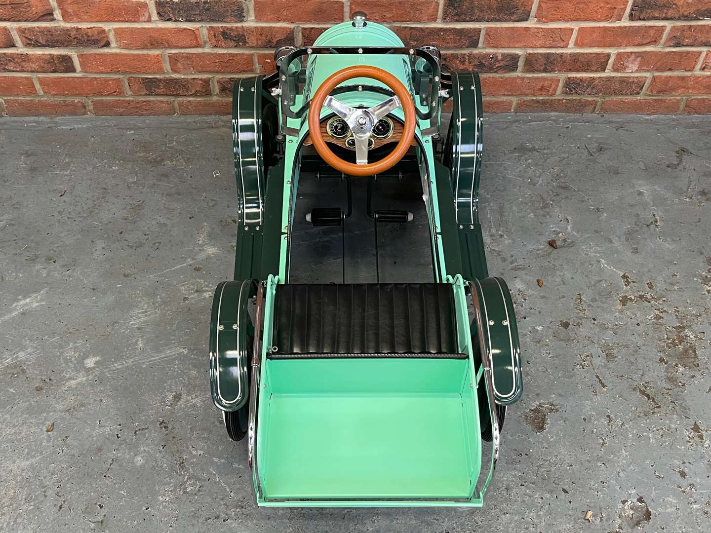 <p>Station Wagon Tin Plate Childs Pedal Car</p>