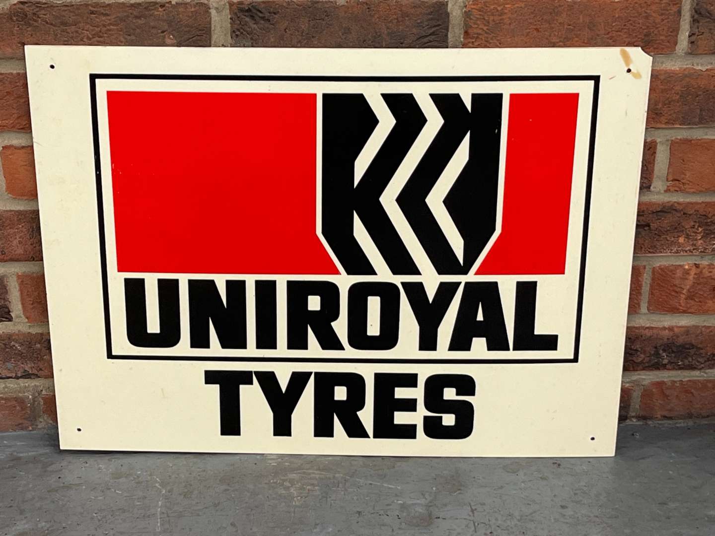 <p>Uniroyal Tyre's Plastic Sign</p>