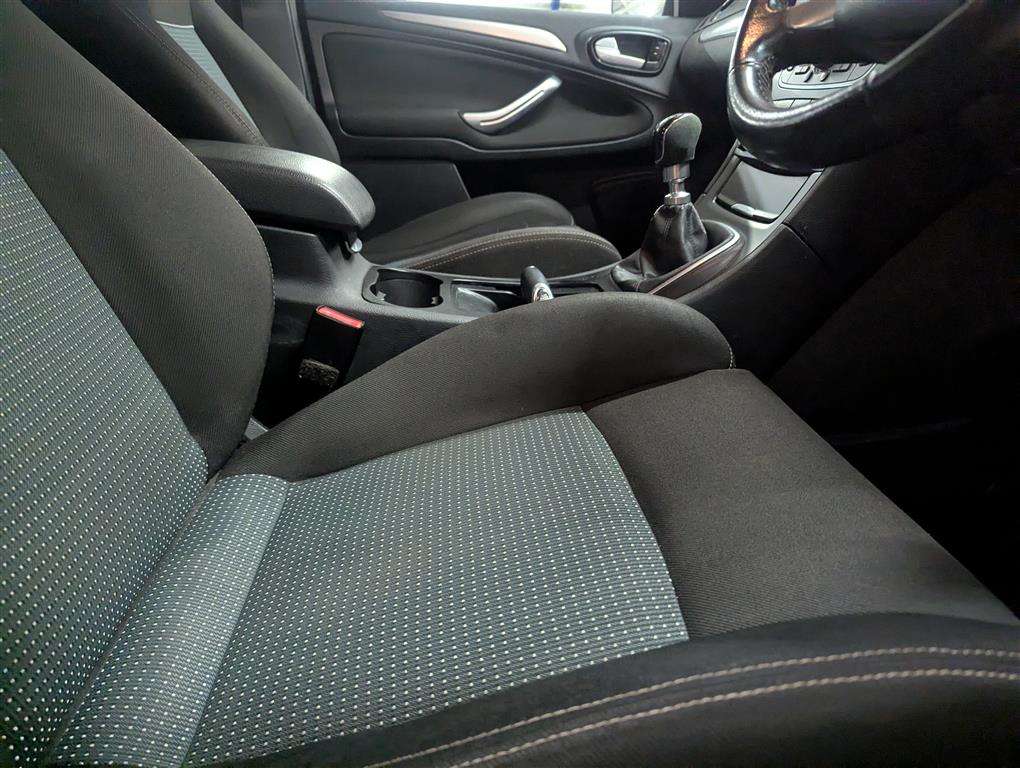 <p>2012 FORD S-MAX ZETEC **SOLD</p>