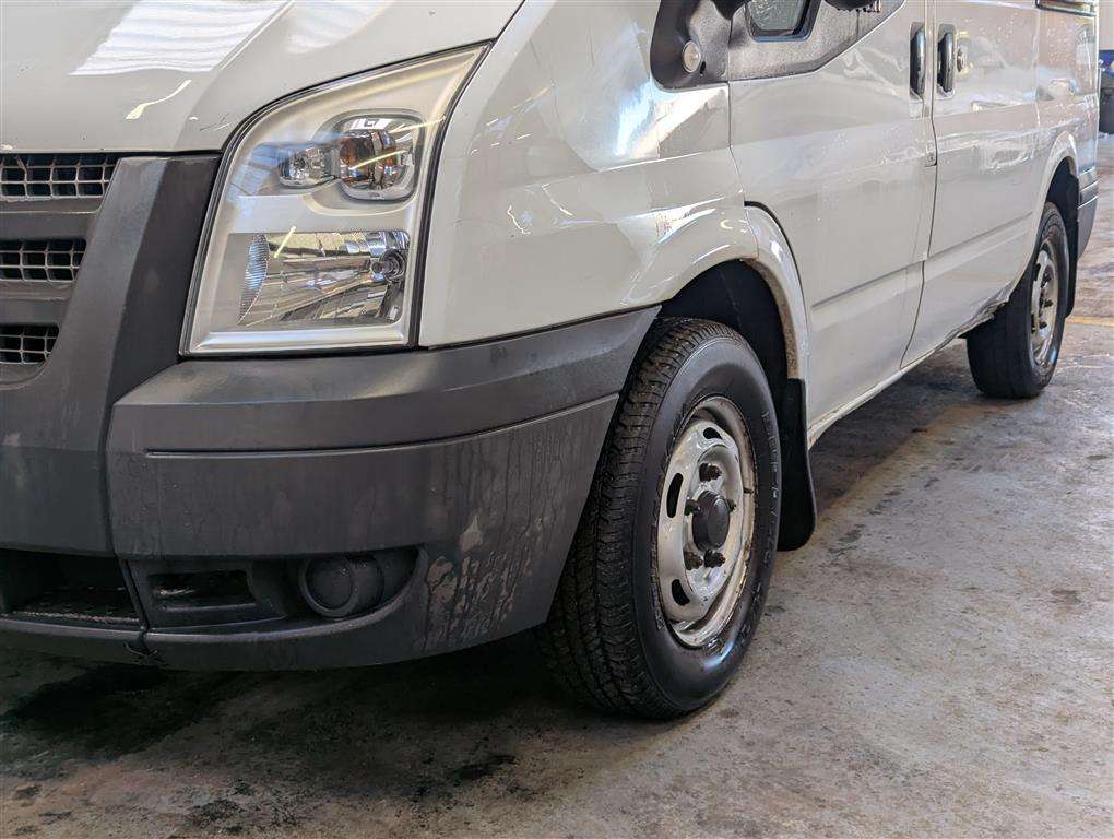 <p>2013 FORD TRANSIT 100 T280 FWD</p>