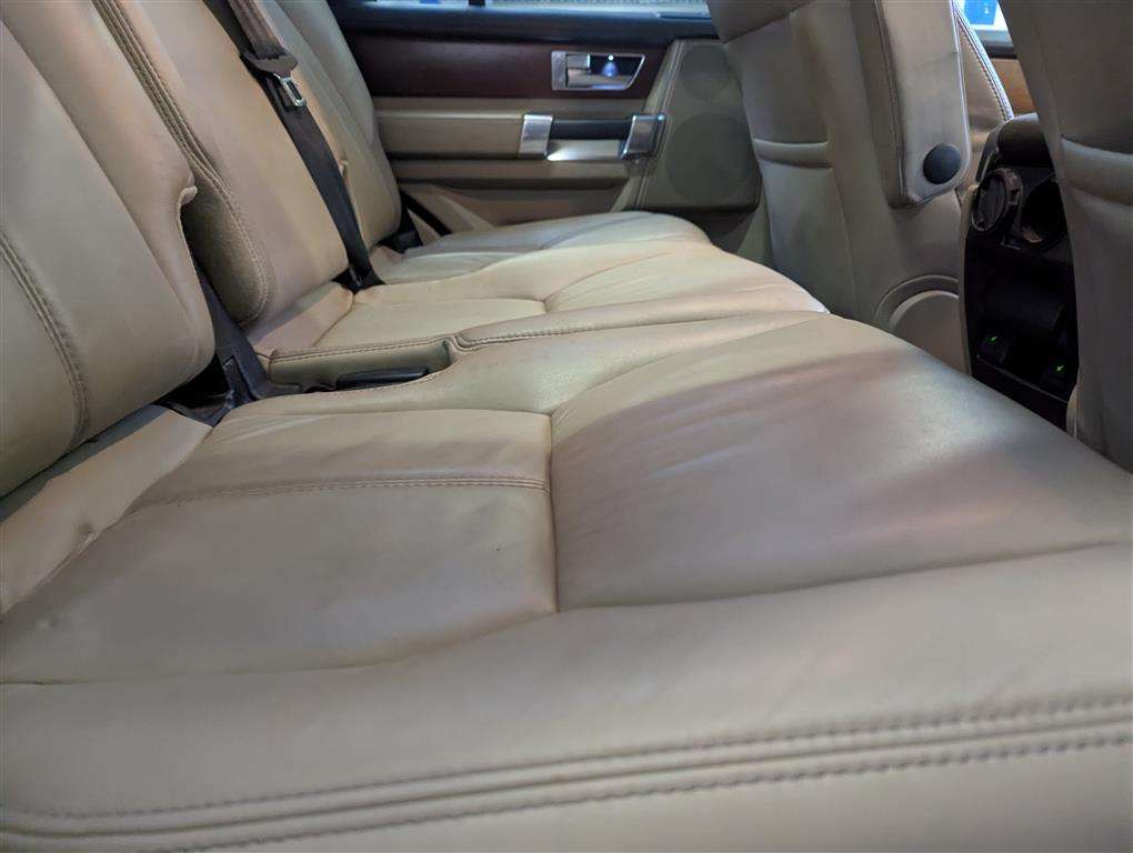 <p>2016 LAND ROVER DISCOVERY **SOLD</p>