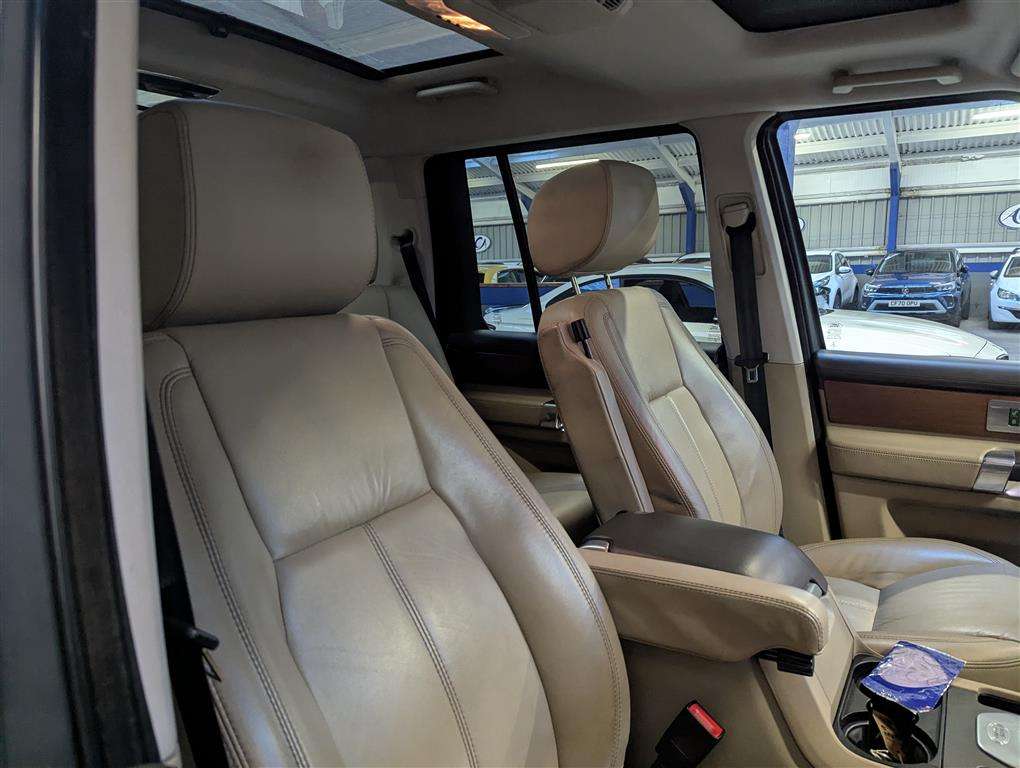 <p>2016 LAND ROVER DISCOVERY **SOLD</p>