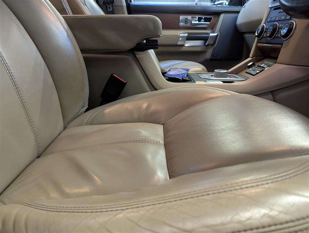 <p>2016 LAND ROVER DISCOVERY **SOLD</p>