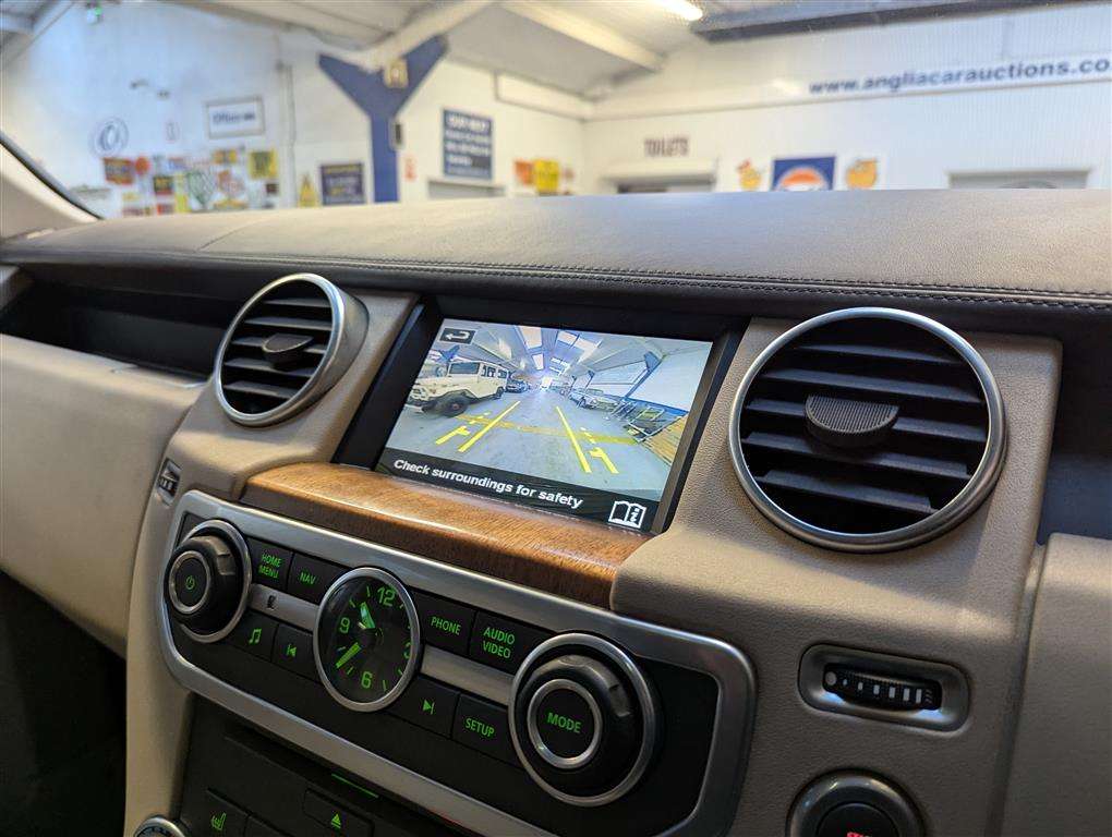 <p>2016 LAND ROVER DISCOVERY **SOLD</p>