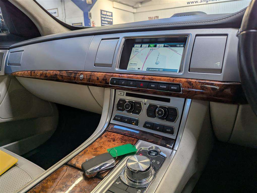 <p>2013 JAGUAR XF PORTFOLIO V6 AUTO</p>