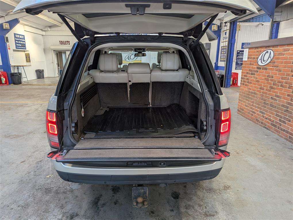 <p>2014 LAND ROVER RANGE ROVER VOGUE SDV8 AUTO</p>