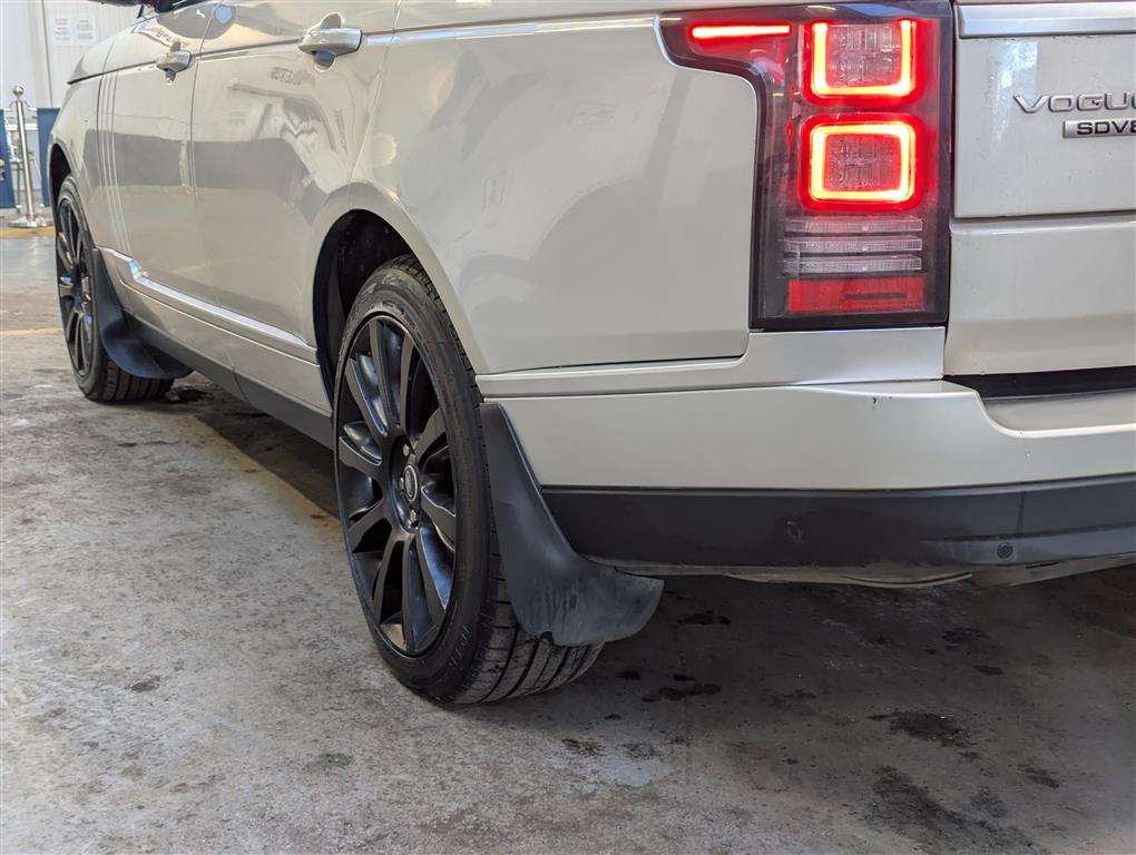 <p>2014 LAND ROVER RANGE ROVER VOGUE SDV8 AUTO</p>