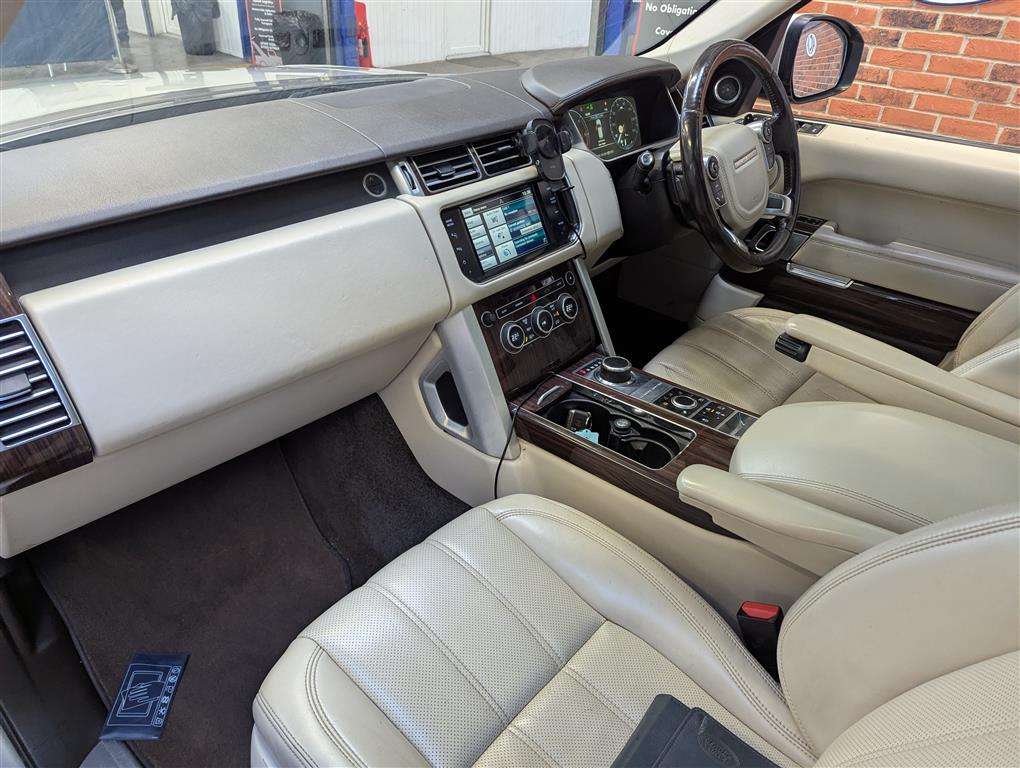 <p>2014 LAND ROVER RANGE ROVER VOGUE SDV8 AUTO</p>