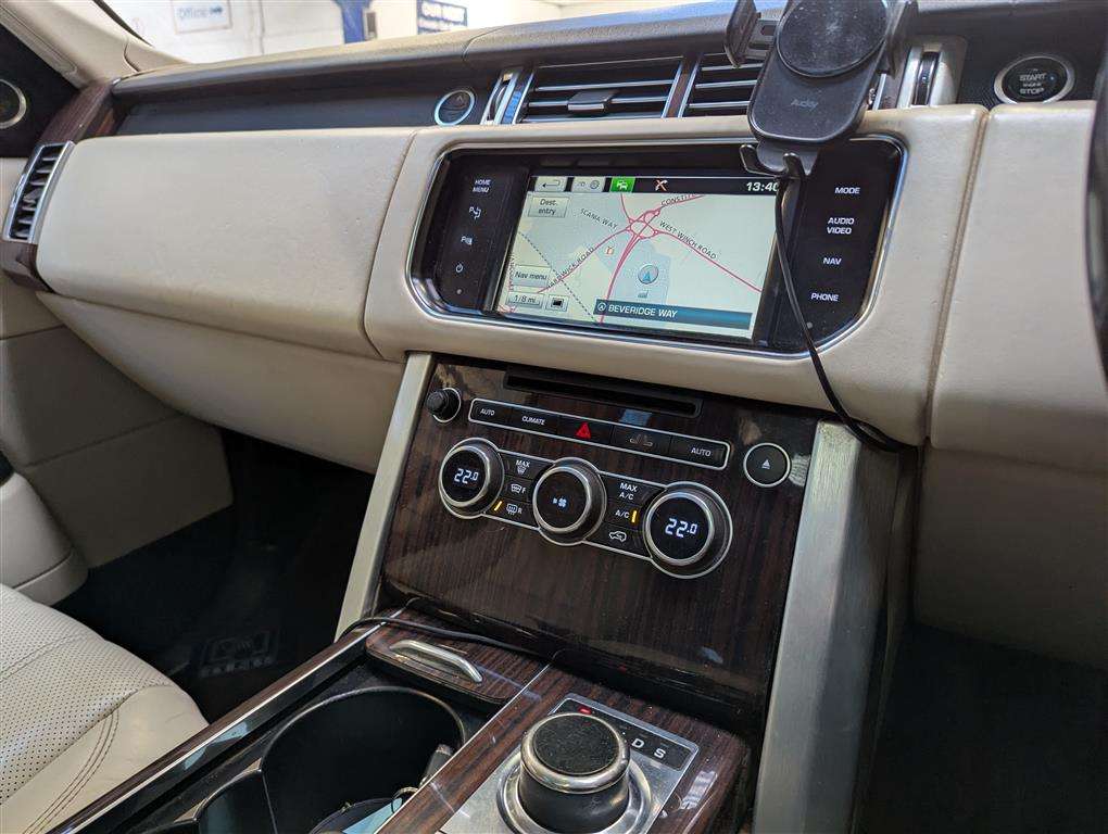 <p>2014 LAND ROVER RANGE ROVER VOGUE SDV8 AUTO</p>