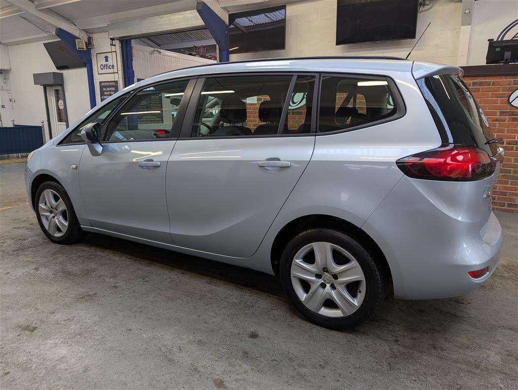 <p>2015 VAUXHALL ZAFIRA TOURER EXCLUSIV</p>