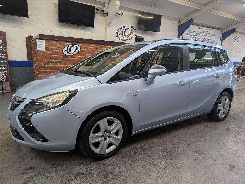 <p>2015 VAUXHALL ZAFIRA TOURER EXCLUSIV</p>