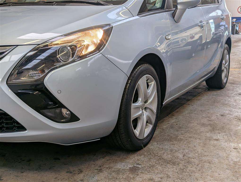 <p>2015 VAUXHALL ZAFIRA TOURER EXCLUSIV</p>