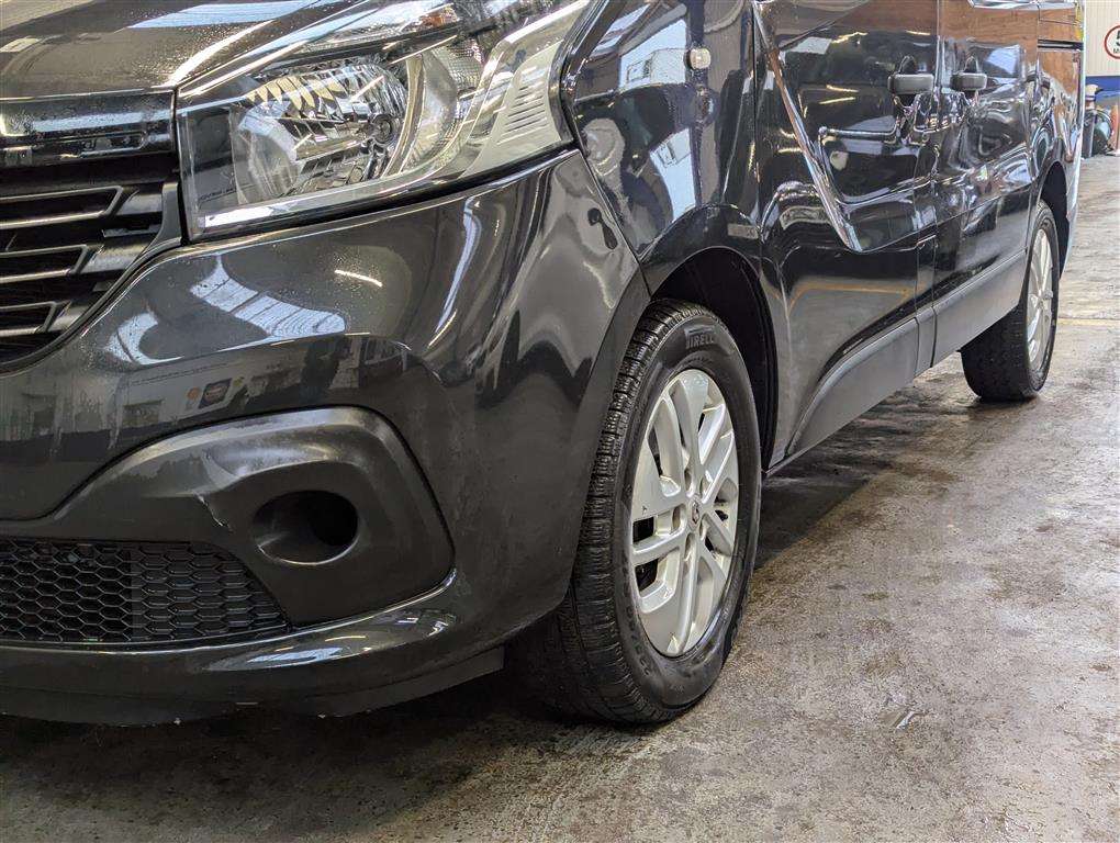 <p>2015 RENAULT TRAFIC SL27 **SOLD</p>