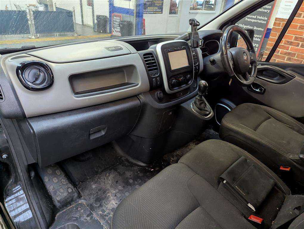<p>2015 RENAULT TRAFIC SL27 **SOLD</p>