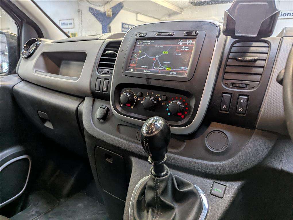 <p>2015 RENAULT TRAFIC SL27 **SOLD</p>