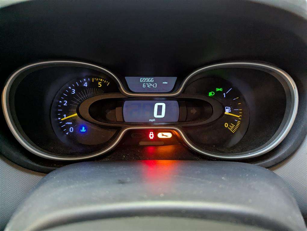 <p>2015 RENAULT TRAFIC SL27 **SOLD</p>