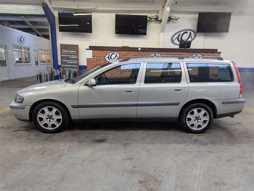 <p>2001 VOLVO V70 **SOLD</p>