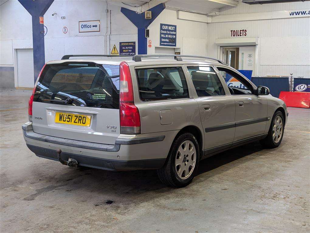 <p>2001 VOLVO V70 **SOLD</p>