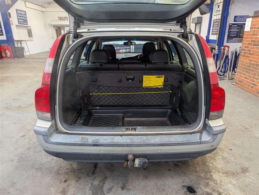 <p>2001 VOLVO V70 **SOLD</p>