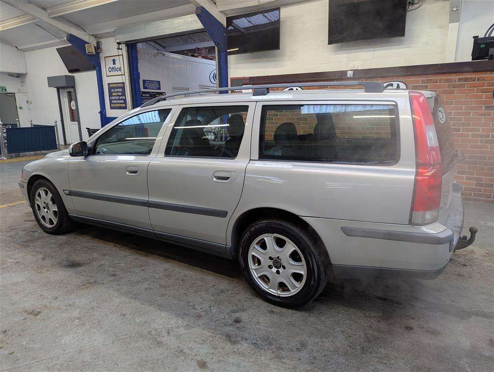 <p>2001 VOLVO V70 **SOLD</p>