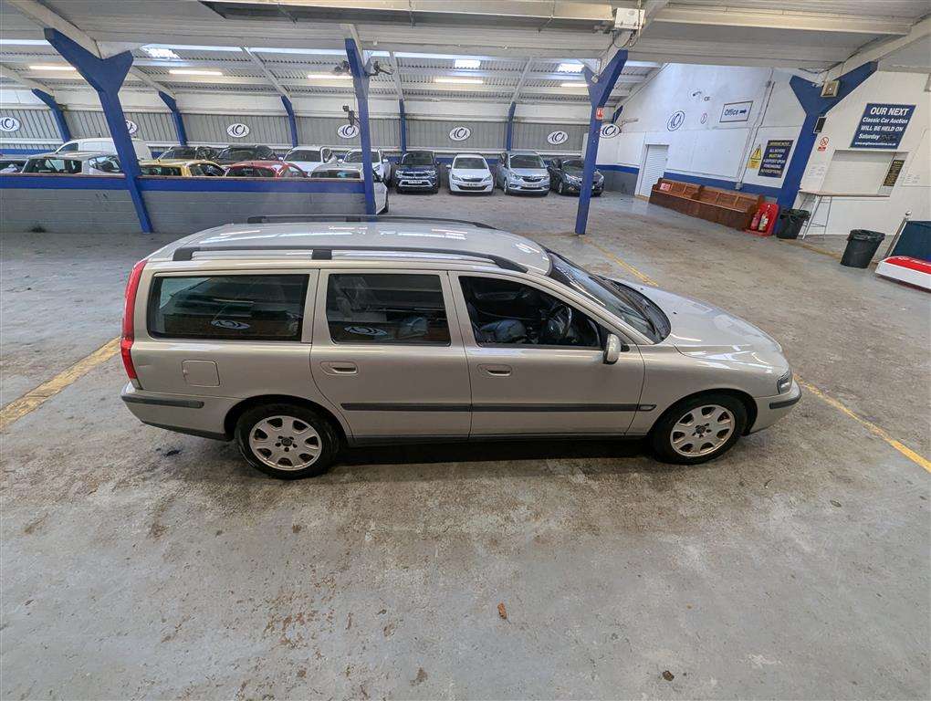 <p>2001 VOLVO V70 **SOLD</p>