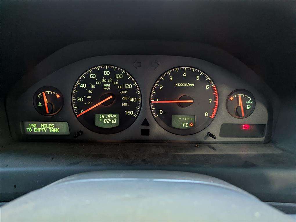 <p>2001 VOLVO V70 **SOLD</p>